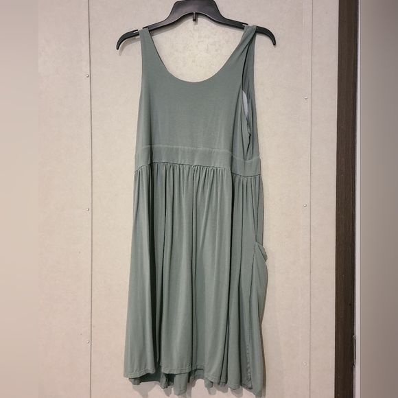 Mamalux Leakproof Lounge Dress XL Sage Green with Unopened New Nursing Pads - Picture 2 of 5
